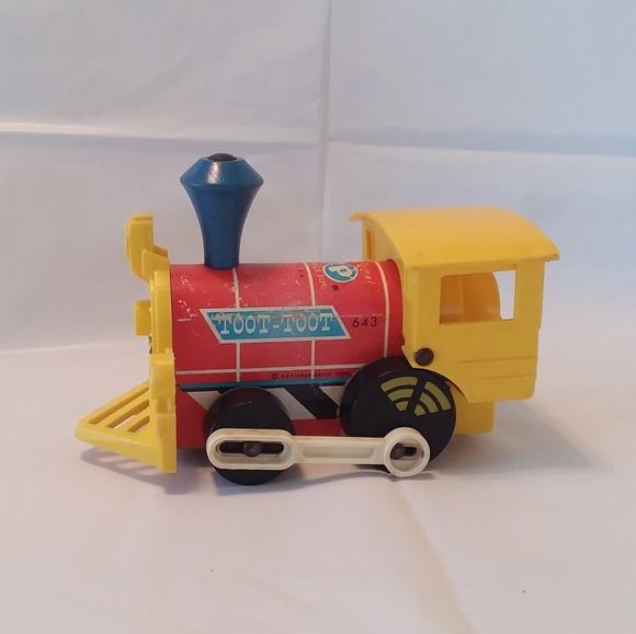 Vintage Fisher Price Rare Yellow Toot Toot Engine - Picture 2 of 12